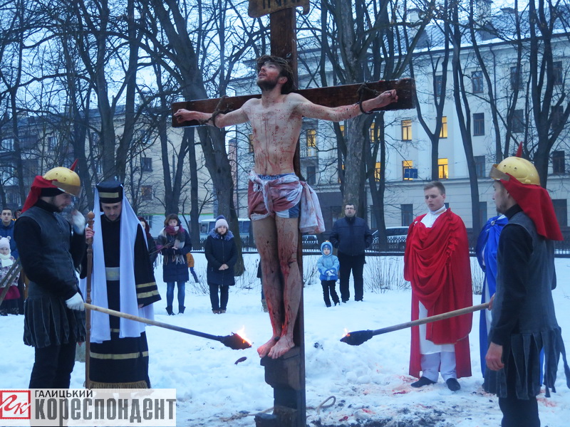 У Франківську провели театралізовану Хресну дорогу