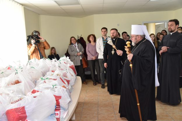 “Карітас - Хмельницький” підготував та провів благодійну акцію «Великодній кошик»
