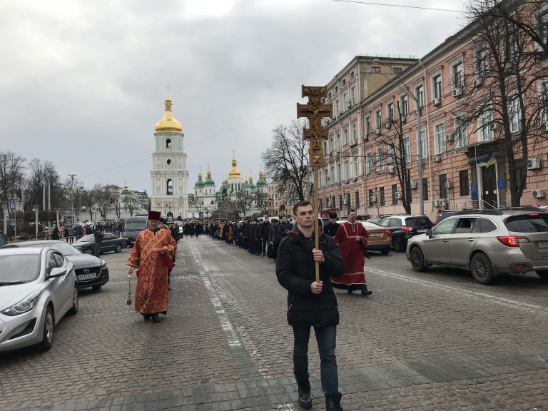 «У молитві через хрест до миру», вулицями Києва пройшла міжконфесійна Хресна хода