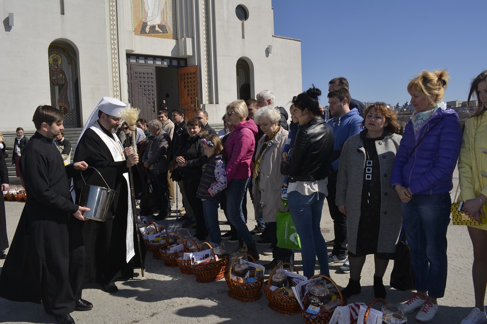 Блаженніший Святослав освятив великодні кошики для вимушено переселених осіб