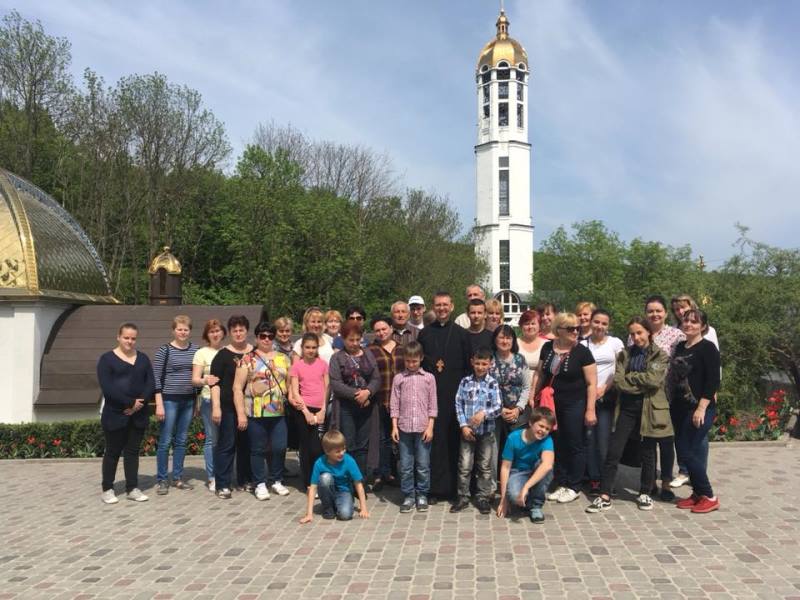 «Його ранами ми зцілилися». Сім’ї загиблих військових побували на паломництві у Зарваниці