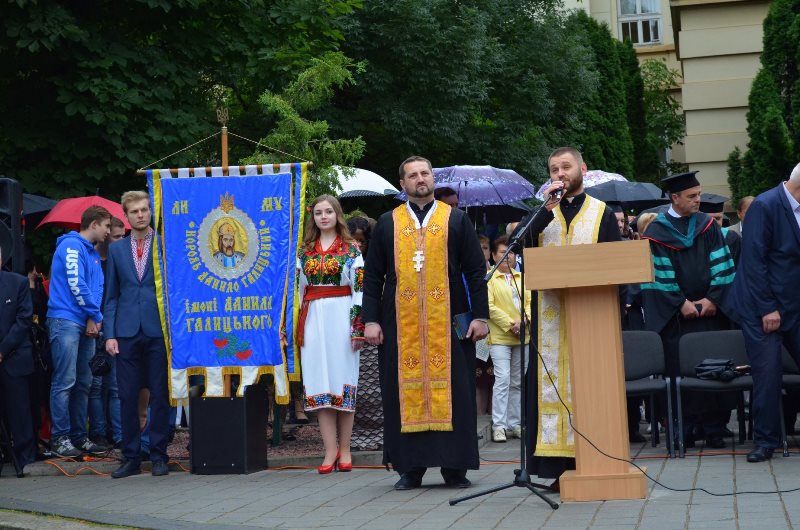 Капелани поблагословили випускників ЛНМУ ім. Данила Галицького