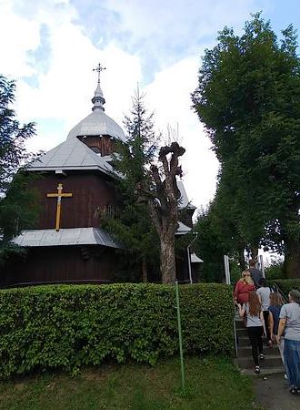 Молодь впорядкувала український цвинтар у Польщі