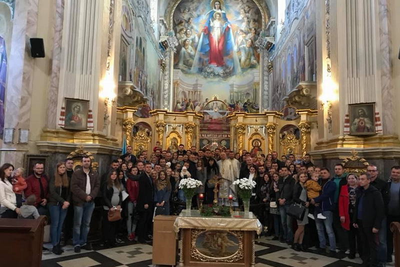 Для вінчаних в Архикатедрі Тернополя пар провели свято сім’ї