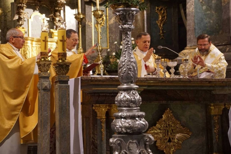 Блаженніший Святослав привітав Арх. Мечислава Мокшицького з нагоди 10-ліття  інґресу