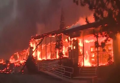 Пастор з 30 вірянами врятувався в молитовному домі під час страшної пожежі в Каліфорнії