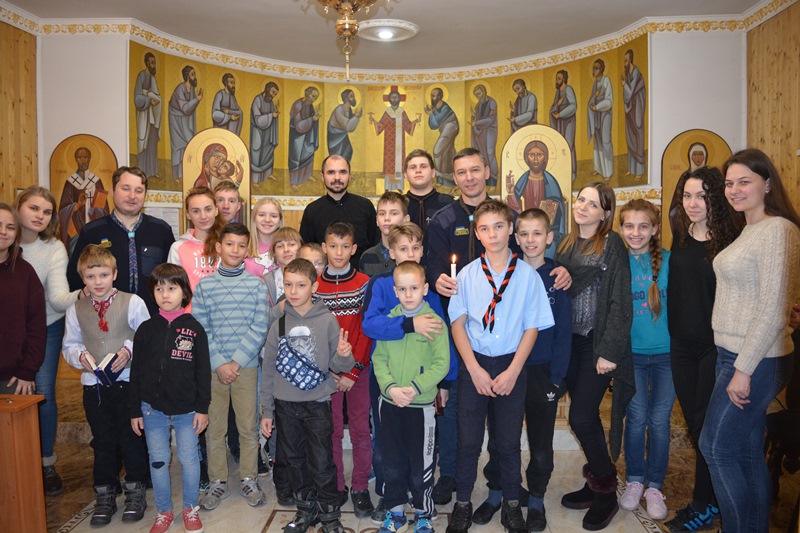 Вифлеємський вогонь миру зустріли учасники Різдвяної школи