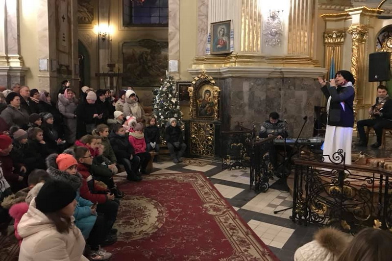В Архикатедрі Тернополя проходять різдвяні зустрічі під гаслом «Українським миром - колядуймо щиро»