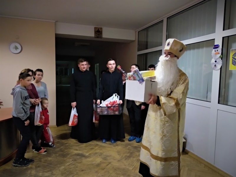 Семінаристи організували свято Миколая в медичних закладах Львова