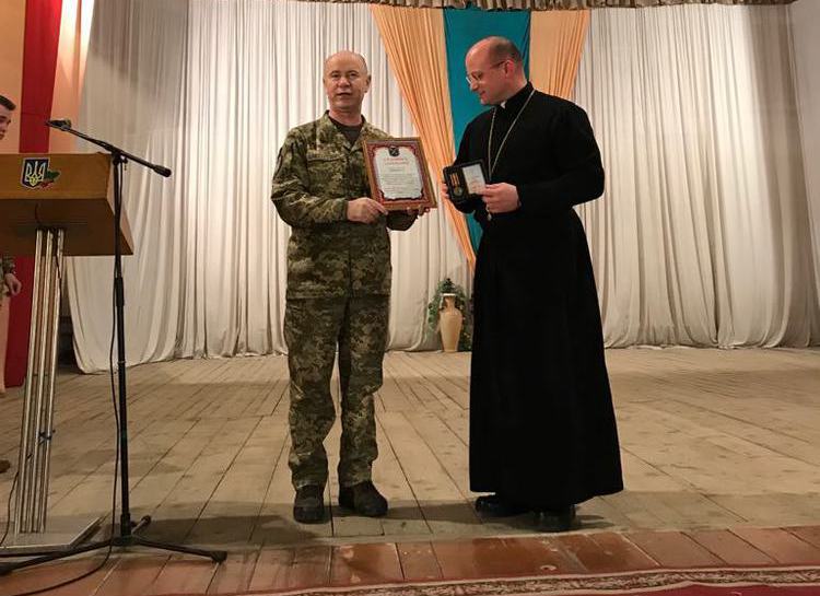 “За звитягу та вірність” - грамотою та почесною медаллю нагороджено капелана о. Степана Суса
