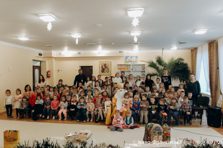 Святкування Свята Миколая-2018: у м. Івано-Франківську діти зустріли свого улюбленого Небесного покровителя Святкування Свята Миколая-2018: у м. Івано-Франківську діти зустріли свого улюбленого Небесного покровителя