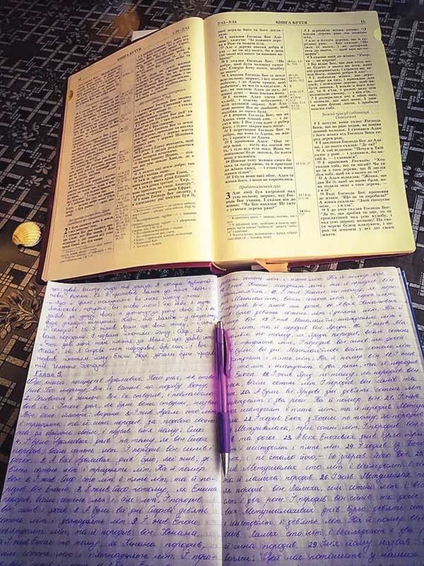 Марафон безперервного читання Святого Письма, або як у Павлові селяни 84 години читали Біблію