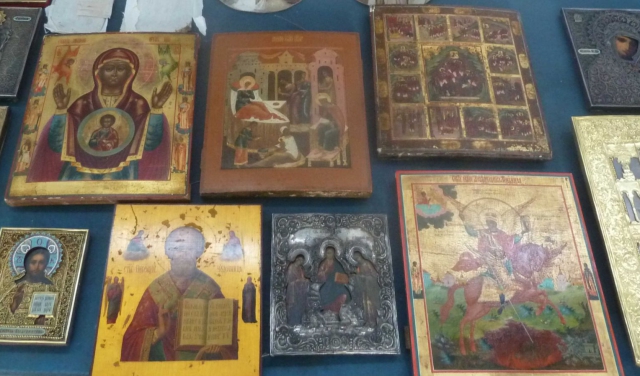 Митники викрили контрабанду 17 унікальних ікон