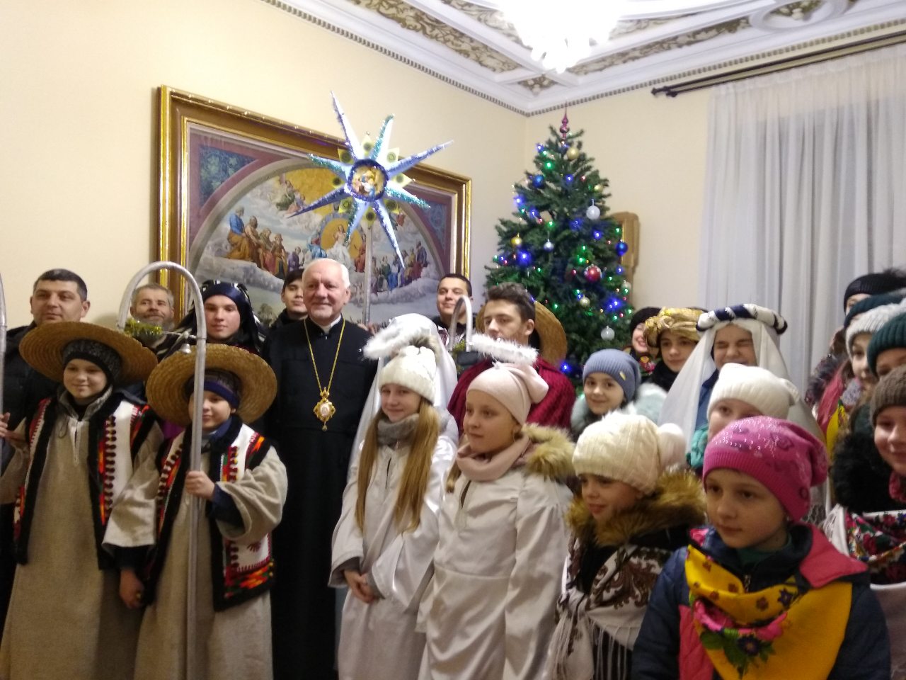 Катехичтична школа «Воскресіння» колядувала з Митрополитом Володимиром