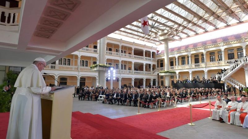 Папа в Панамі: також і право на майбутнє належить до прав людини