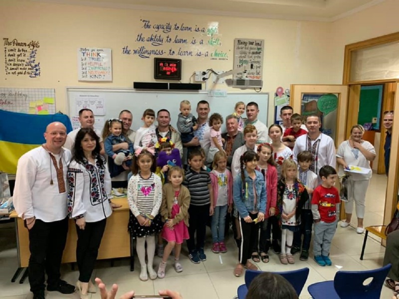 Капелан та військовослужбовці ЗСУ відвідали українську школу в ОАЕ