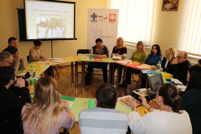 Круглий стіл: «Мир починається з мене»