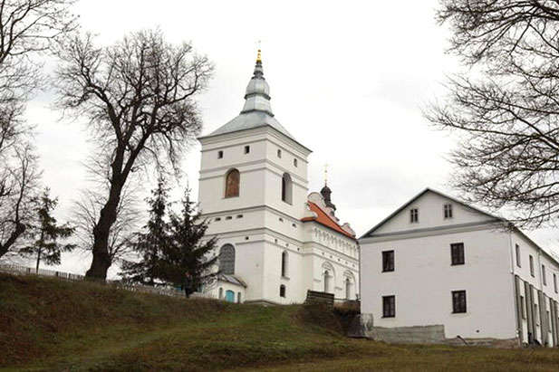 На Тернопільщині суд арештував комплекс монастиря ХVII ст., яким користується Московська церква