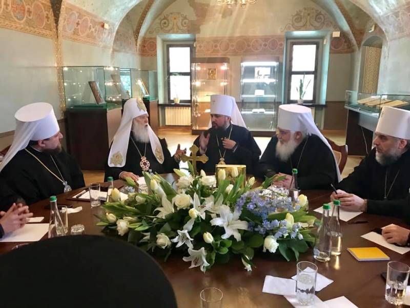 Томос отримали, переходимо до розбудови: у Києві розпочався перший в історії Синод ПЦУ (ФОТО)