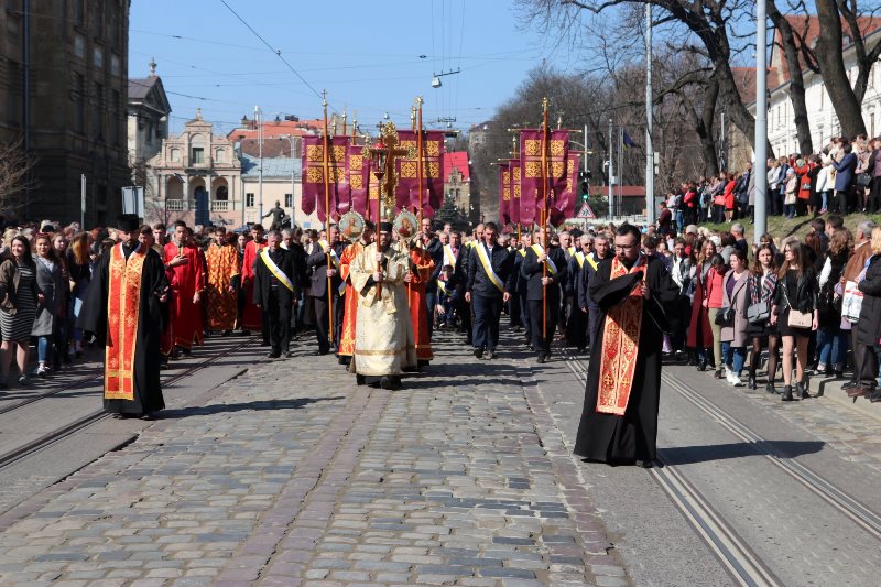 Хрестопоклонна неділя у Львові об’єднала під знаком св. і Животворного Хреста Господнього 60000 вірних 
