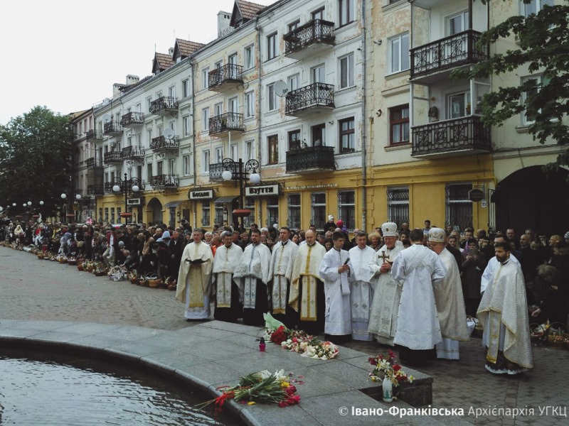 В Архікатедрі Івано-Франківської Архієпархії служилися Пасхальні богослужіння