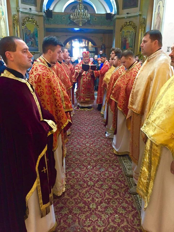 Єпископ Йосафат умив ноги священикам Чернівецької єпархії