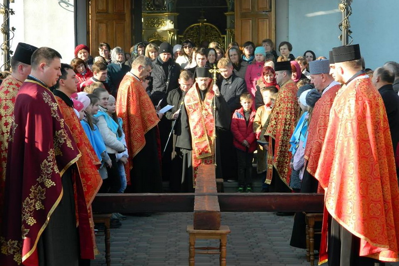 Владика Теодор очолив Хресну дорогу у Козовій