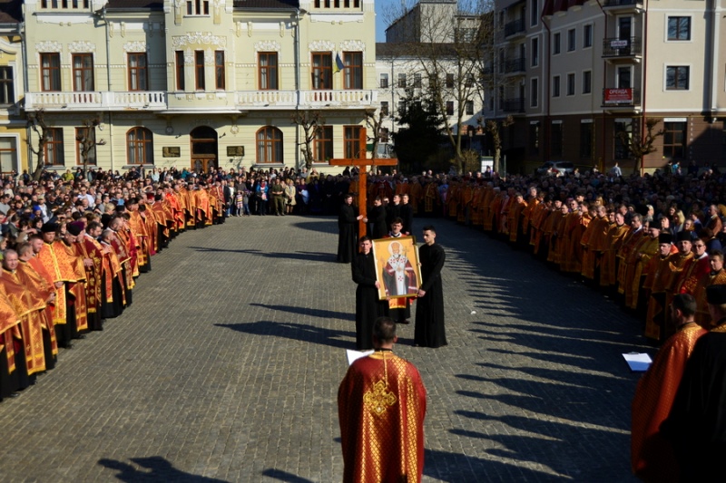 Вулицями Коломиї пройшла єпархіальна Хресна дорога