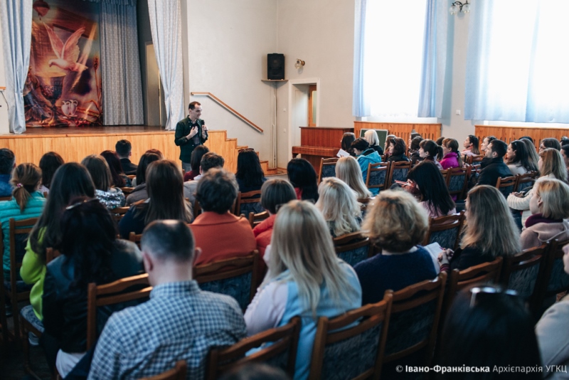 В Івано-Франківську прочитав відкриту лекцію католицький психолог Володимир Станчишин