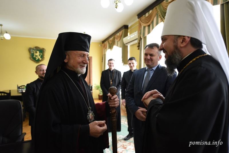 Єпископ-капелан УГКЦ закликав до усильної молитви напередодні другого туру виборів Президента України