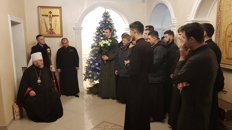 Митрополит Василій благословив вірних на щасливий Новий рік у Зарваниці