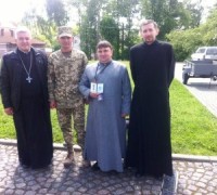 Дрогобич: військові вручили медаль священику УГКЦ 