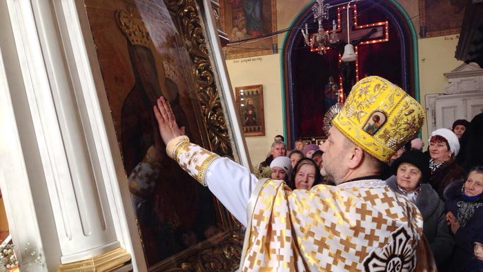 Зарваницька чудотворна ікона у Бережанах: сотні вірних прибувають на молитву