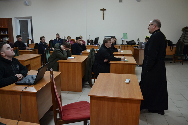 Владика Богдан Манишин поспілкувався із семінаристами про ПТСР та його особливості
